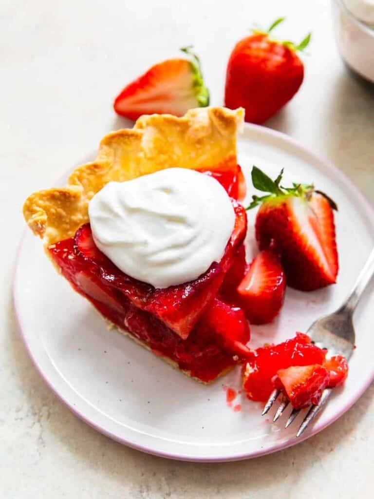 74482555-strawberry-jello-pie.webp