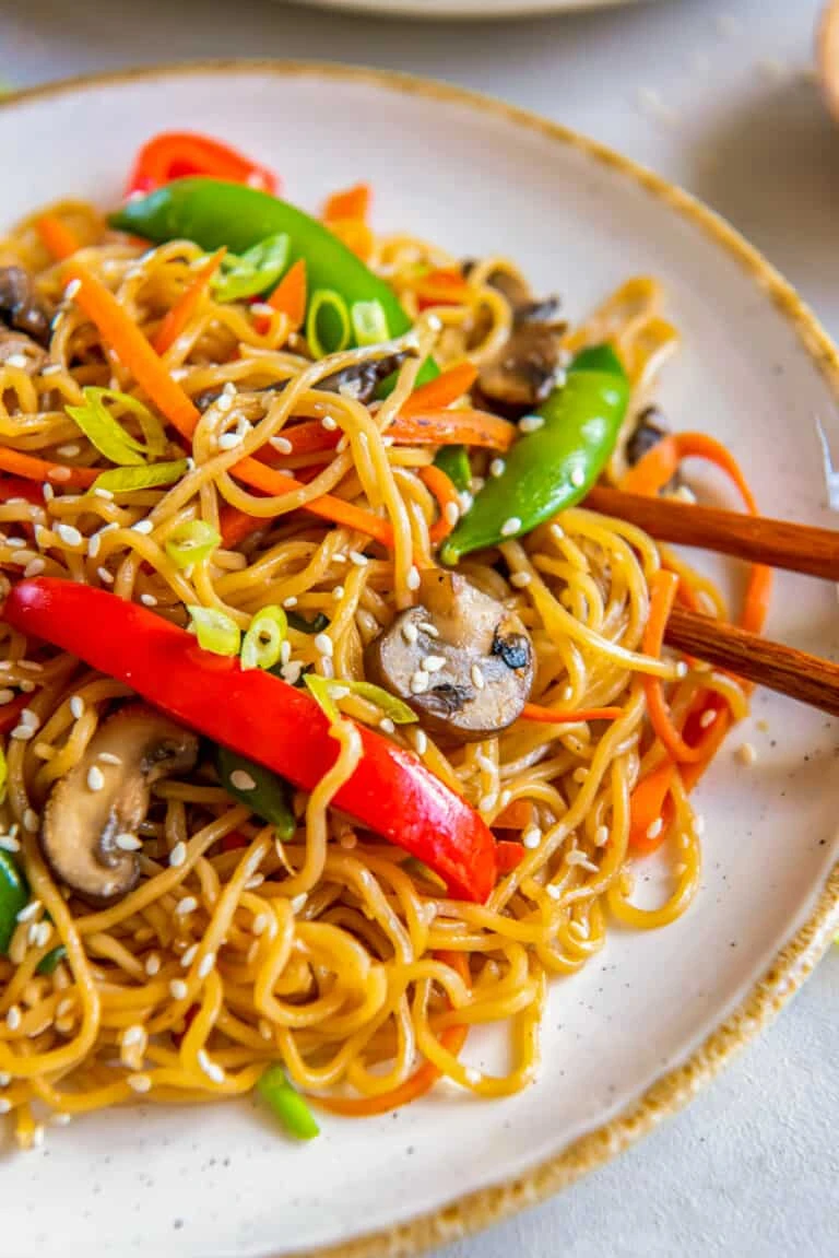 75660778-vegetable-lo-mein.webp