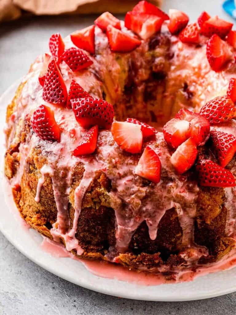 79705900-strawberry-pound-cake.webp